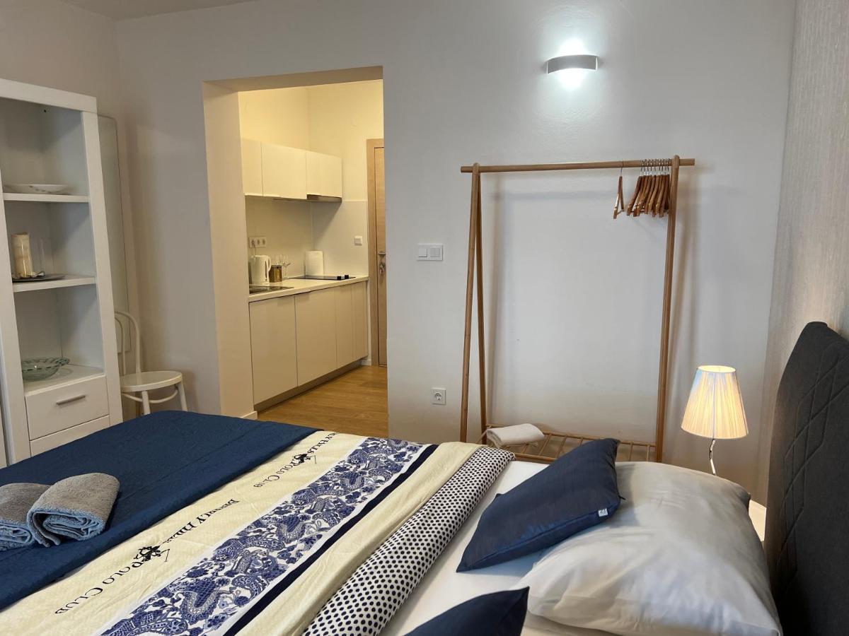 Studio Apartment Marina Mel 诺维·维诺多尔斯基 外观 照片