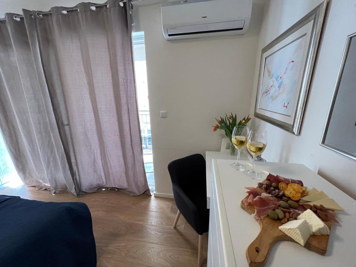 Studio Apartment Marina Mel 诺维·维诺多尔斯基 外观 照片