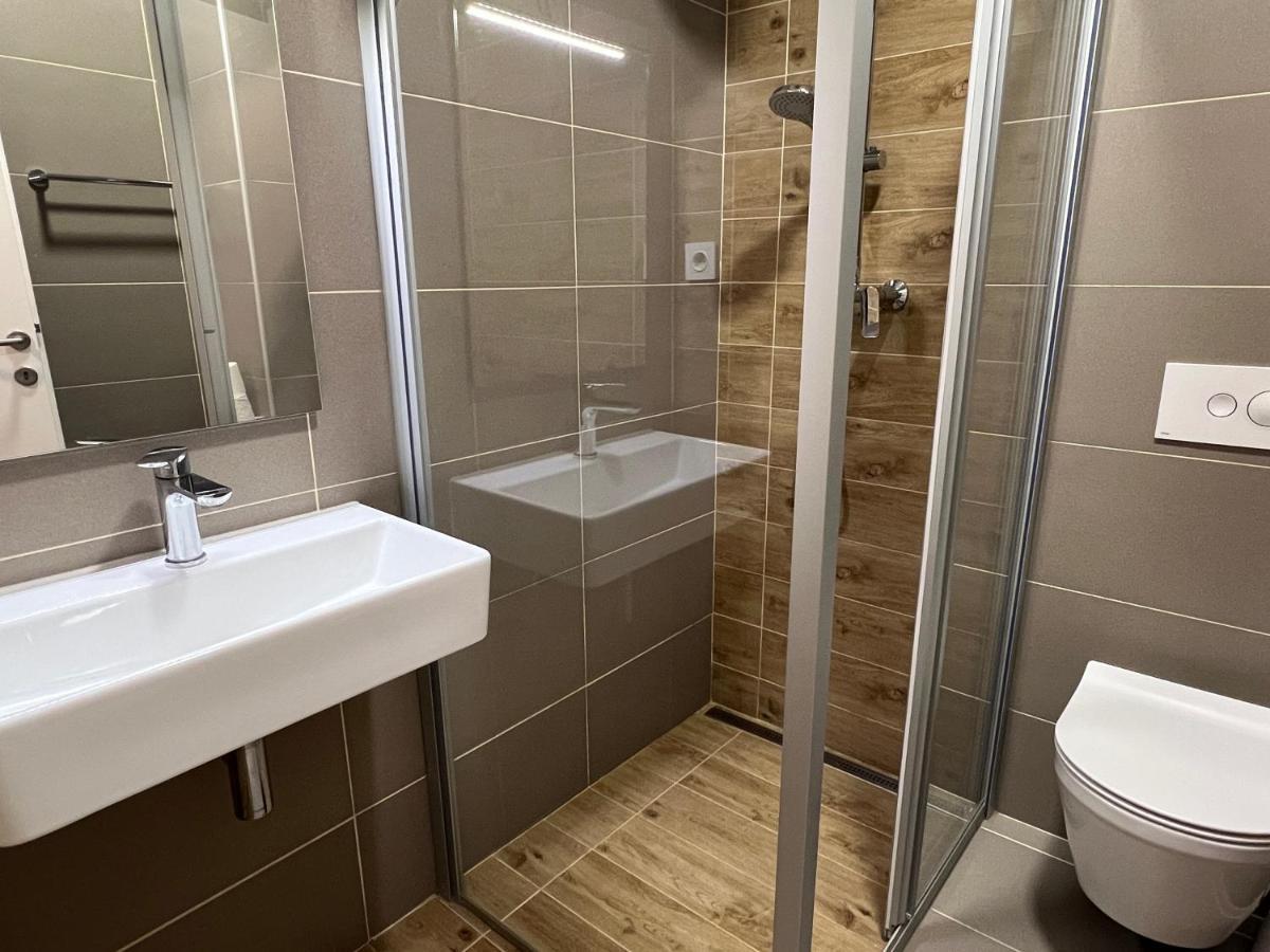 Studio Apartment Marina Mel 诺维·维诺多尔斯基 外观 照片