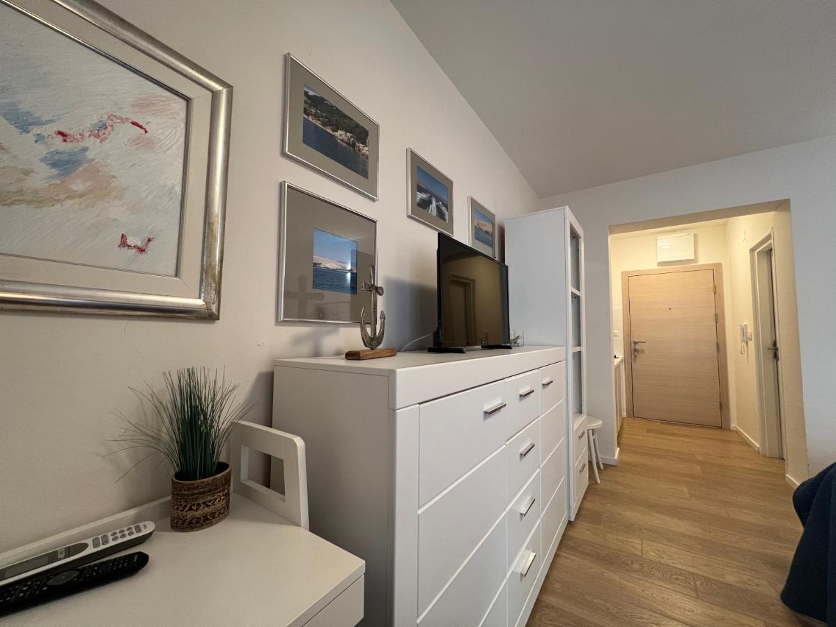 Studio Apartment Marina Mel 诺维·维诺多尔斯基 外观 照片